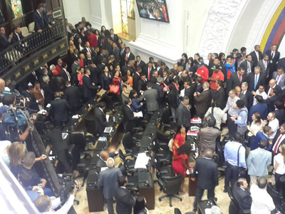 1837 retiro%20de%20la%20bancada%20oficialista